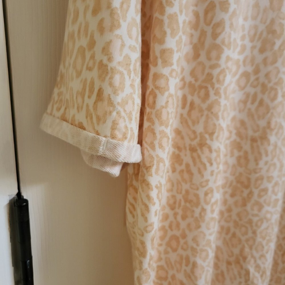 Splendid Animal Print shirt Coral and Cream Size: Small/P NWT - Picture 4 of 9